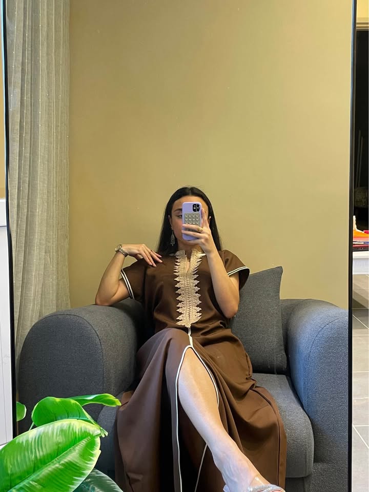 ✨ Natural Elegance – Princess El Kahina Embroidered Chocolate Brown Kaftan