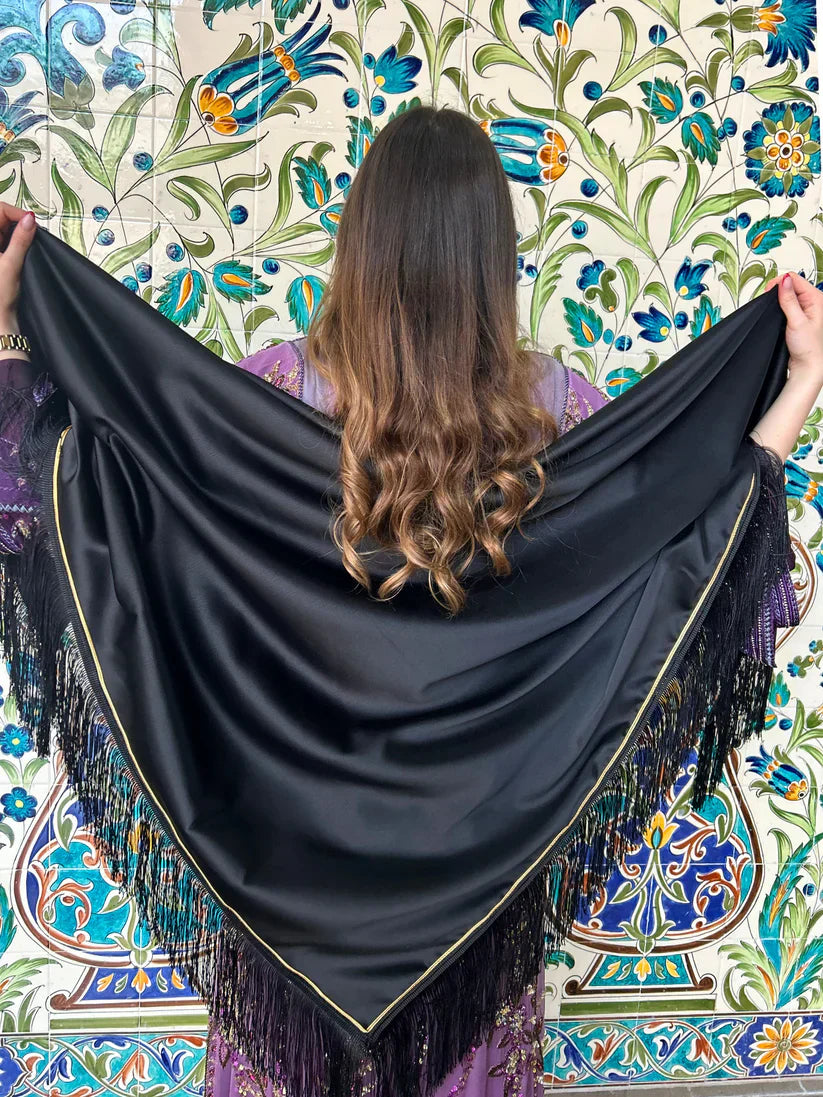 🌟 Black Shawl Golden Elegance – Refinement and Timelessness 🌟