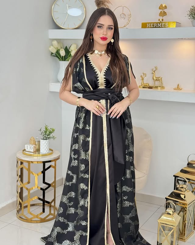 ✨ Two-piece black satin kaftan with embroidered gold Tlija ✨