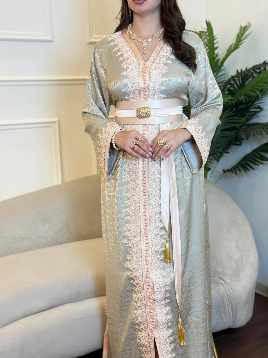 Kamkha Elegance Kaftan – Oriental Refinement & Feminine Allure