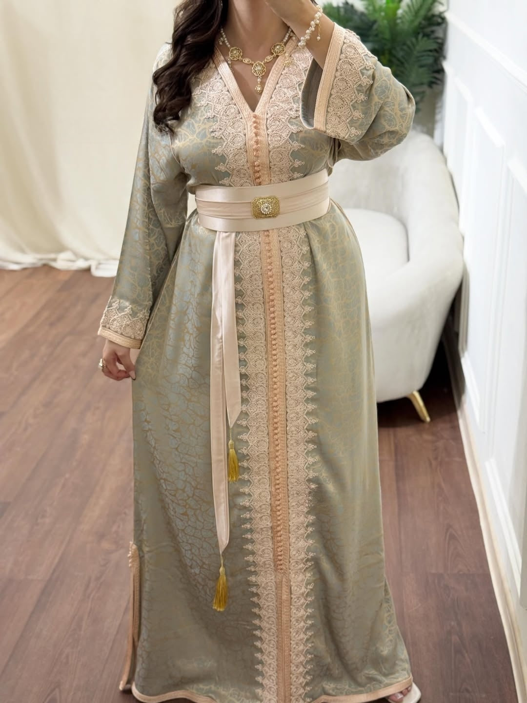 Kamkha Elegance Kaftan – Oriental Refinement & Feminine Allure