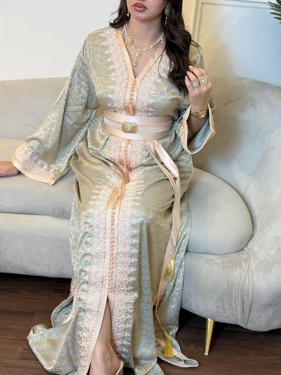 Kamkha Elegance Kaftan – Oriental Refinement & Feminine Allure