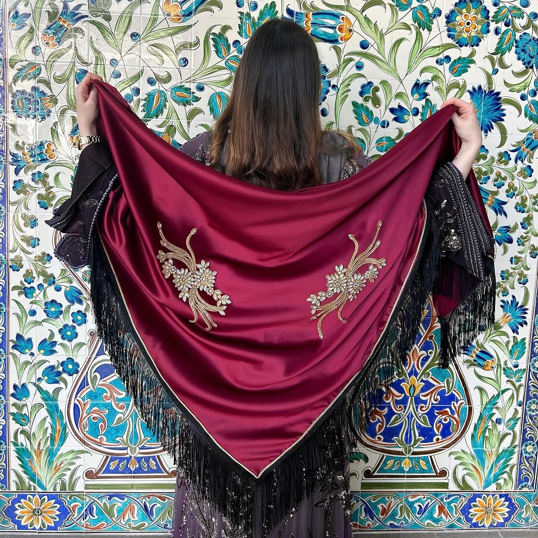 Royal Garnet Shawl – Elegance & Refinement