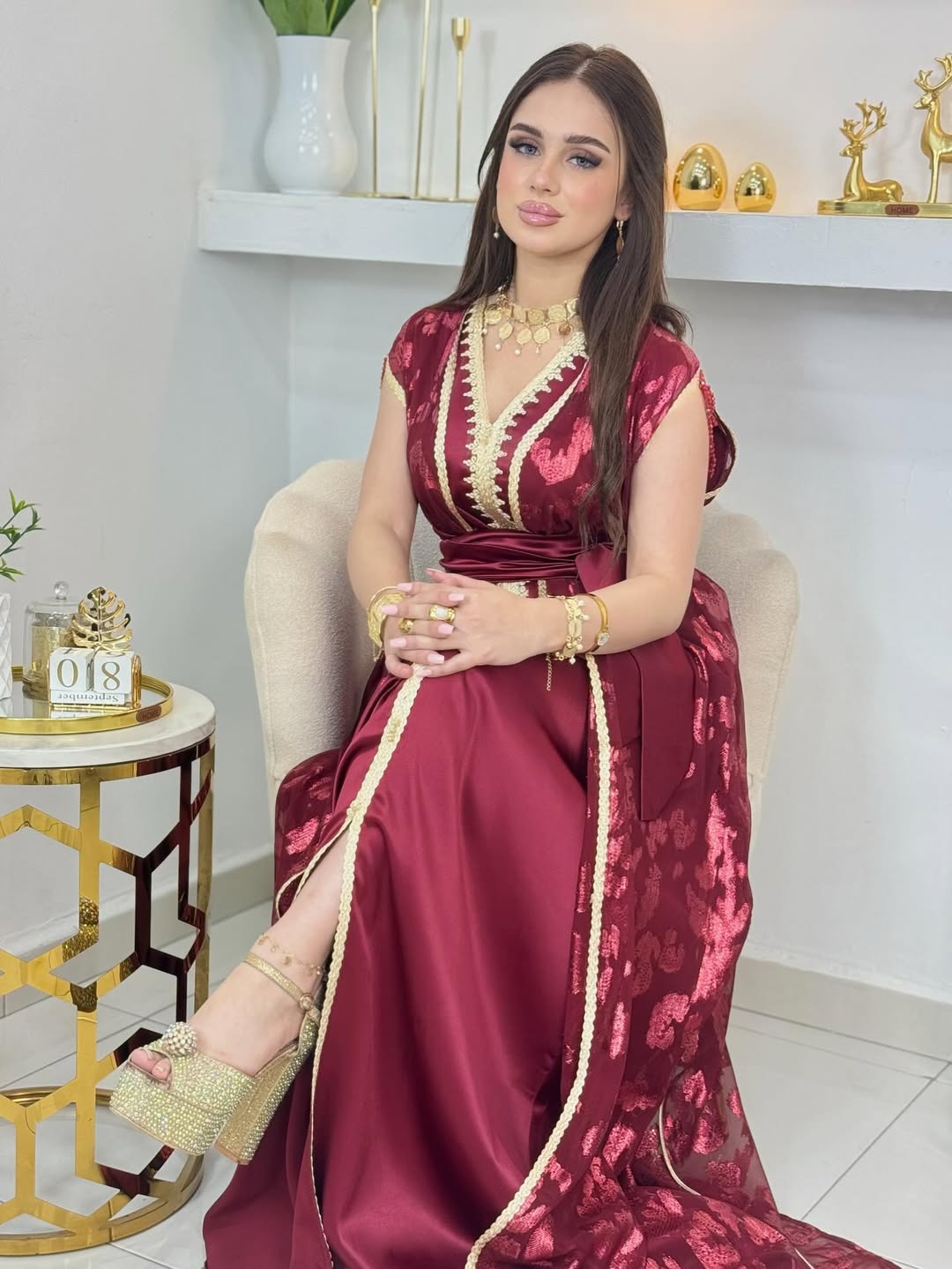 ✨ Garnet two-piece satin caftan with embroidered gold Tlija ✨