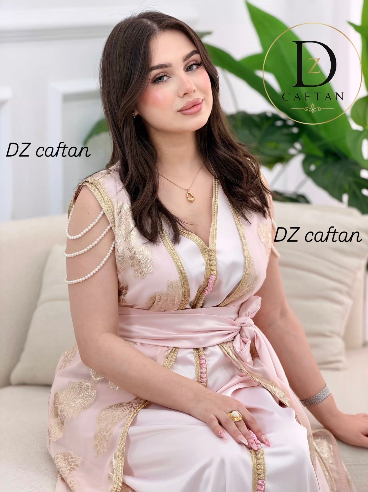 ✨ Two-piece pink satin caftan with embroidered gold Tlija ✨