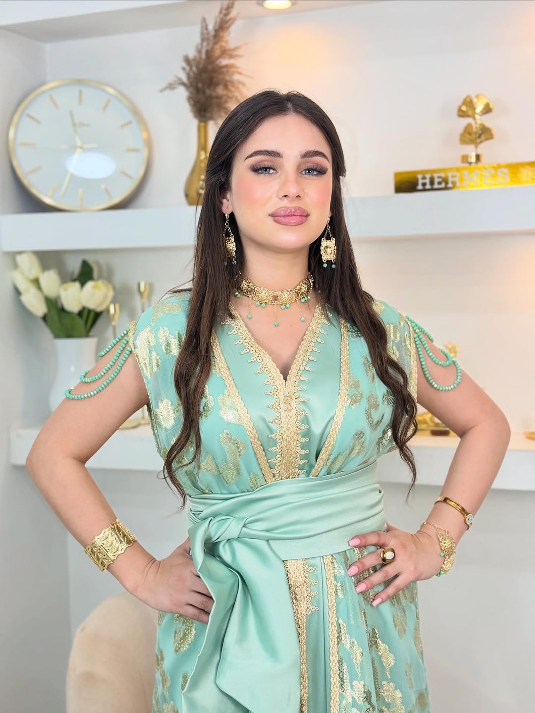 ✨ Two-piece mint green satin caftan with embroidered gold Tlija ✨