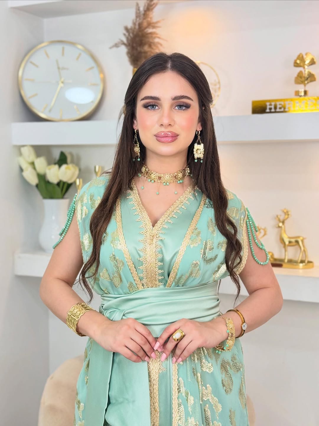 ✨ Two-piece mint green satin caftan with embroidered gold Tlija ✨