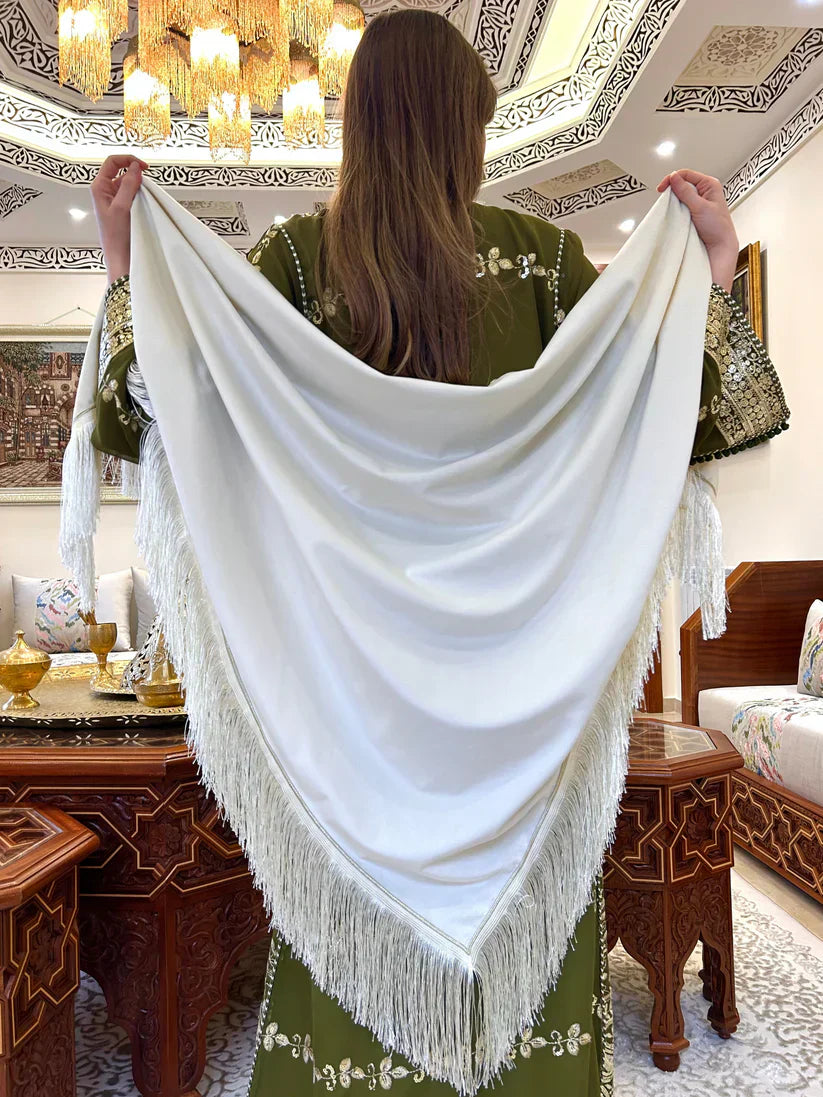✨ Off-White Simple Shawl – Pure Elegance ✨