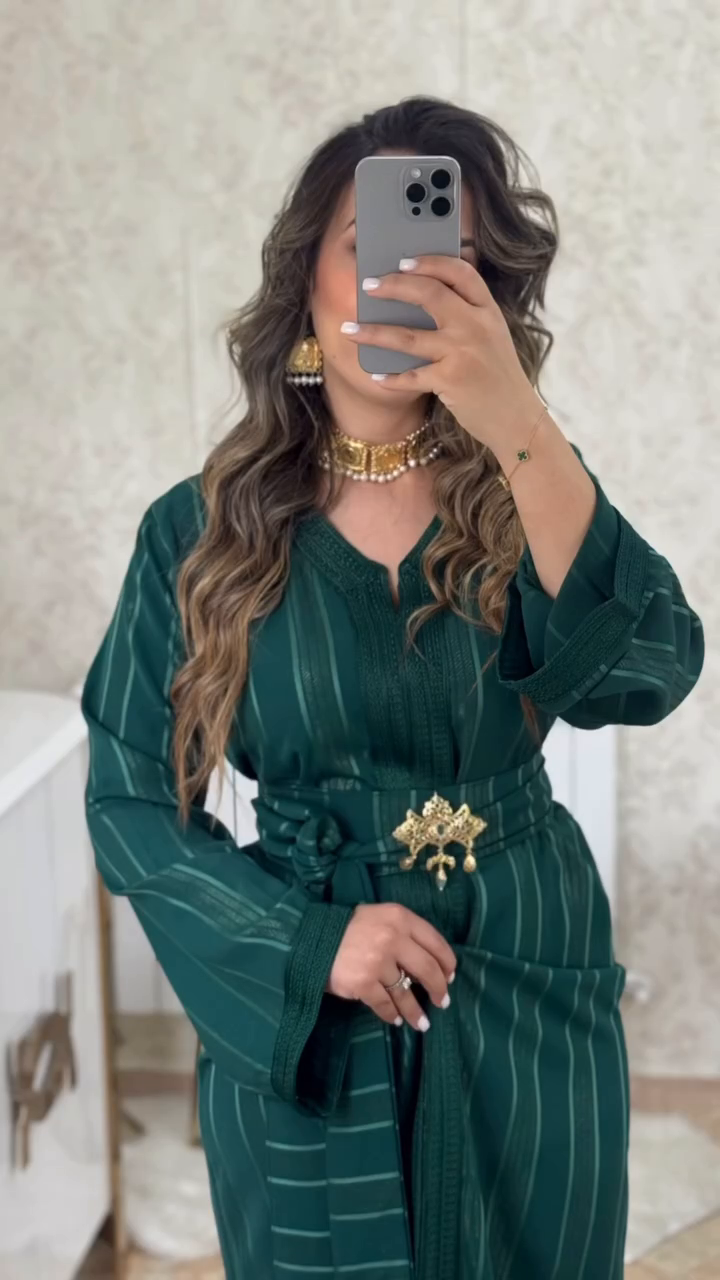 ✨ Emerald Green Nedjma Caftan – Timeless elegance and modernity ✨