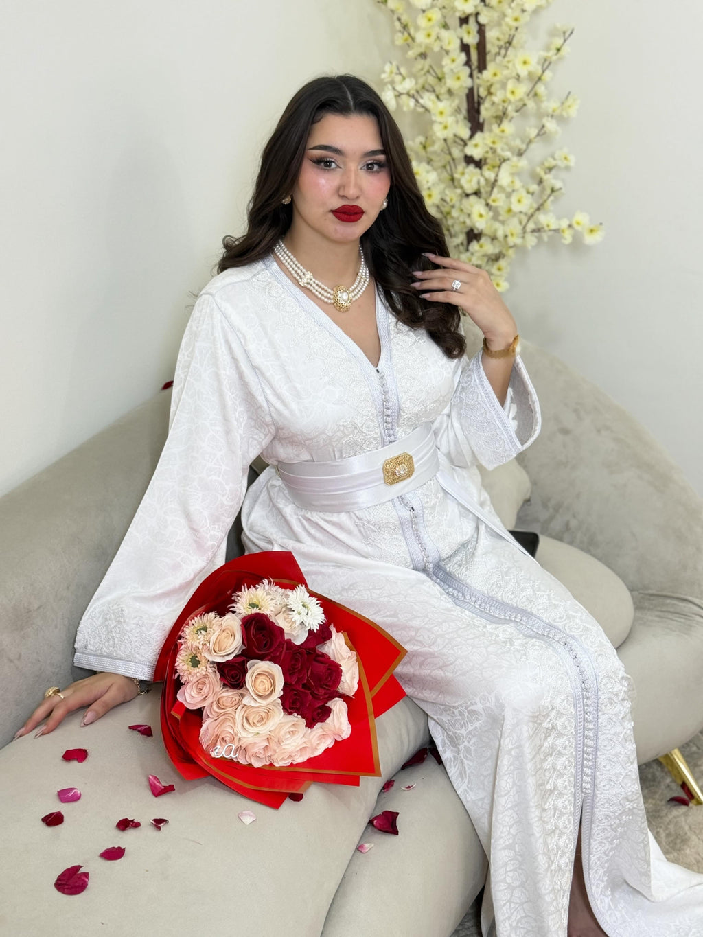 ✨ White Kamkha Elegance Kaftan – Oriental Refinement & Feminine Allure